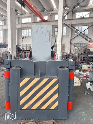 ซื้อ เครื่องบอลเลอร์โลหะสลัดไฮดรอลิก 200T / เครื่องบอลเลอร์รีไซเคิลโลหะที่มีการควบคุม Plc online manufacture